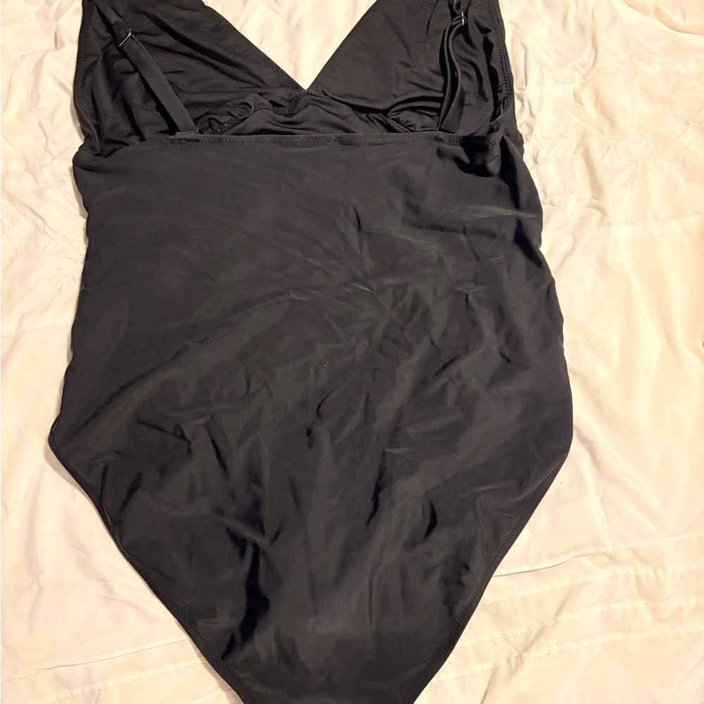 Old Navy Black Women's One-Piece Swimsuit